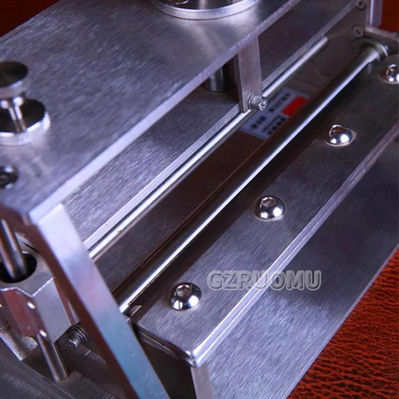 Machine à découper le cuir man - Leatherwork Manual avis et prix