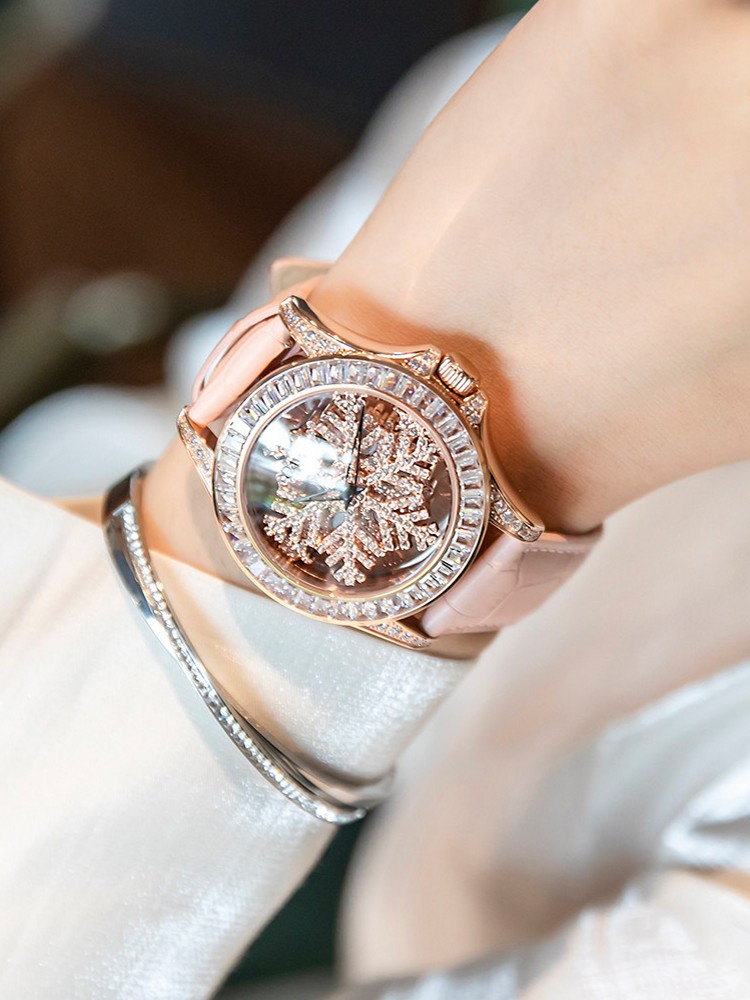 Montre en quartz avec diamants - Leatherwork Ideas avis et prix